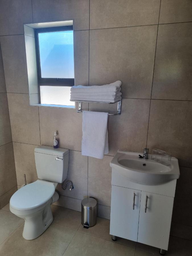 @Home Guest House Zeerust Екстер'єр фото