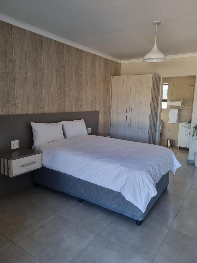 @Home Guest House Zeerust Екстер'єр фото